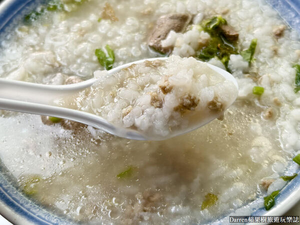 ▲▼中壢在地人早餐中壢隱藏美味,土地公廟前超人氣豬肝粥小吃攤。(圖/部落客DARREN提供)