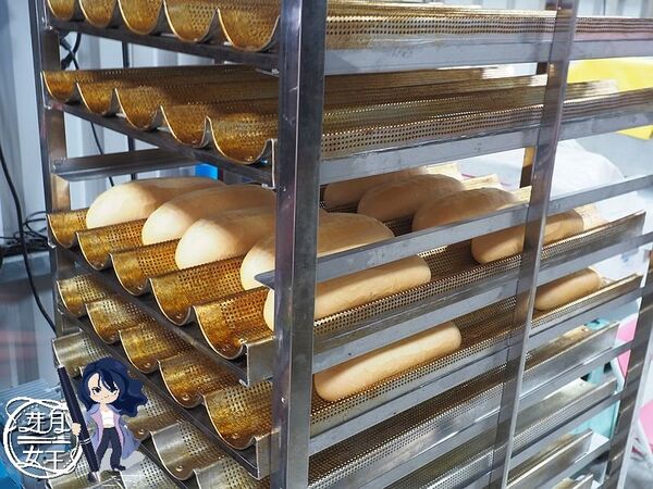 ▲▼桃園中壢美食「只有越南麵包」,隱藏美食廣場裡,超大麵包塞滿肉只要75元。(圖/部落客芽月提供)