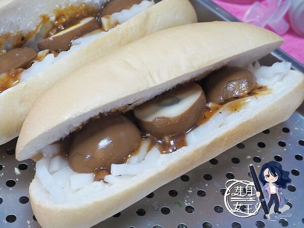 ▲▼桃園中壢美食「只有越南麵包」,隱藏美食廣場裡,超大麵包塞滿肉只要75元。(圖/部落客芽月提供)