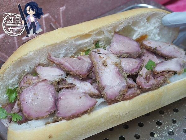 ▲▼桃園中壢美食「只有越南麵包」,隱藏美食廣場裡,超大麵包塞滿肉只要75元。(圖/部落客芽月提供)