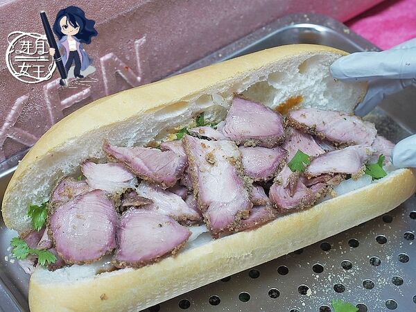 ▲▼桃園中壢美食「只有越南麵包」,隱藏美食廣場裡,超大麵包塞滿肉只要75元。(圖/部落客芽月提供)