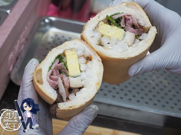 ▲▼桃園中壢美食「只有越南麵包」,隱藏美食廣場裡,超大麵包塞滿肉只要75元。(圖/部落客芽月提供)