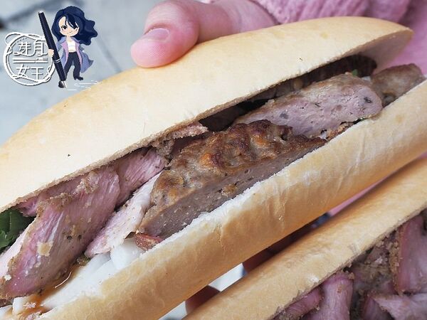 ▲▼桃園中壢美食「只有越南麵包」,隱藏美食廣場裡,超大麵包塞滿肉只要75元。(圖/部落客芽月提供)