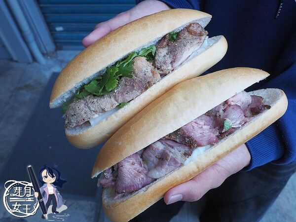 ▲▼桃園中壢美食「只有越南麵包」,隱藏美食廣場裡,超大麵包塞滿肉只要75元。(圖/部落客芽月提供)