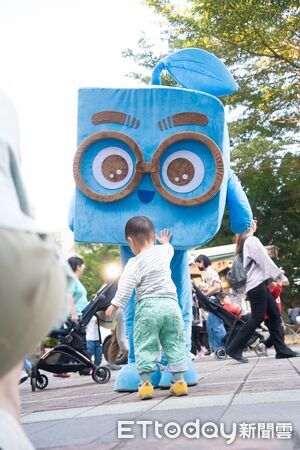 ▲今年德妮嗨派對以「種萌伴大鬧火焰山」為主題,三大遊戲館吸引大量親子闖關。(記者林東良翻攝,下同)