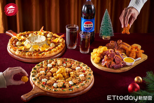 ▲▼必勝客聖誕花圈比薩睽違4年升級回歸。(圖/業者提供)