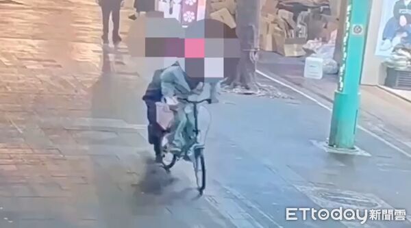 ▲▼北市無業男凌晨搶彩券攤販,想騎腳踏車落跑,當場被路人制伏。(圖/記者邱中岳翻攝)