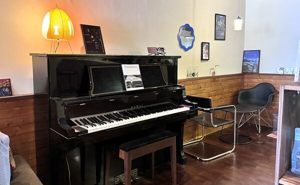 ▲▼板橋江子翠「蚓珈琲」,神祕巷口二樓老宅公寓居家風咖啡廳。(圖/部落客小虎提供)