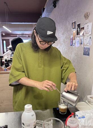 ▲▼板橋江子翠「蚓珈琲」,神祕巷口二樓老宅公寓居家風咖啡廳。(圖/部落客小虎提供)