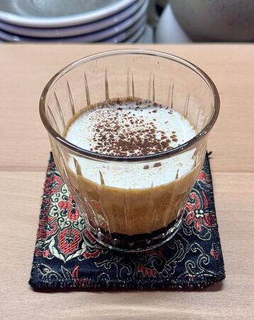 ▲▼板橋江子翠「蚓珈琲」,神祕巷口二樓老宅公寓居家風咖啡廳。(圖/部落客小虎提供)