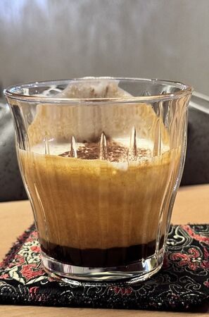 ▲▼板橋江子翠「蚓珈琲」,神祕巷口二樓老宅公寓居家風咖啡廳。(圖/部落客小虎提供)