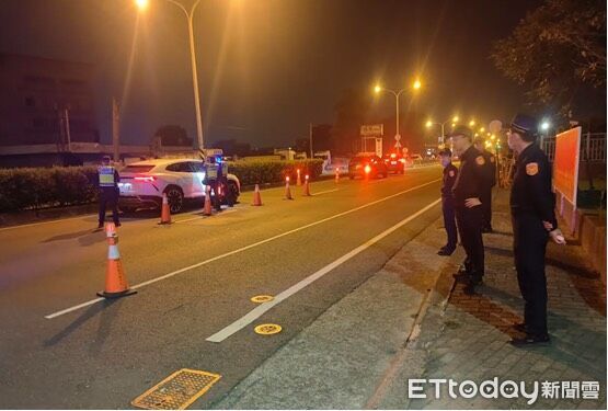 ▲屏東警分局於8日晚間展開擴大臨檢與路檢掃蕩勤務 。(圖/記者陳崑福翻攝)