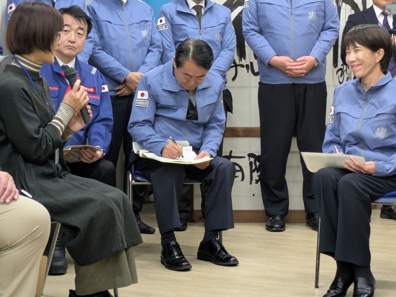 高市早苗罕見畫面!嚴肅視察能登災區 被輪島市長1句話逗到噗哧笑