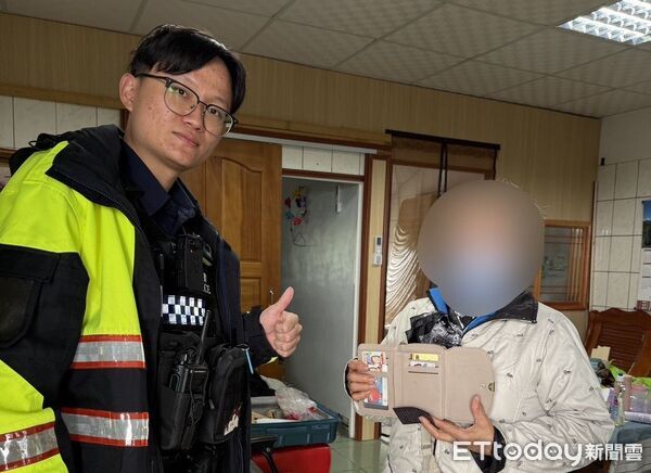▲成功分局員警化身「暖男」 陪同長輩返家尋物 。(圖/記者楊晨東翻攝)