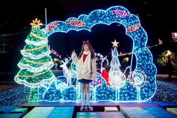 ▲2025中港大排、鴨母港溝耶誕燈飾。(圖/新北市水利局提供)