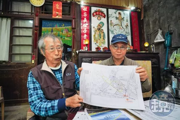 都更住戶82歲的廖先生(左)與67歲的陳先生指控,當時與山岳建設談好都更,沒想到產權卻被移轉至力麒名下。