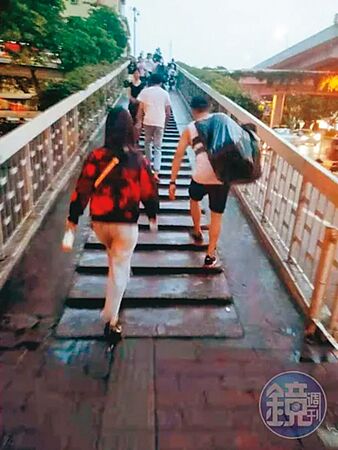 美齒賒帳拖兩年2/小薰積欠醫療款扯上鄭人碩 他昔「廣州狂掃9個A貨包」再被翻出