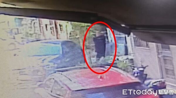 ▲高雄檳榔攤砍人,現場畫面曝光。(圖/記者吳世龍攝)