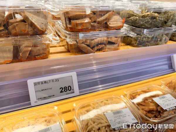 ▲▼全聯將更換為電子價卡,目前大全聯青埔店已更換,成為示範店。(圖/記者林育綾攝)