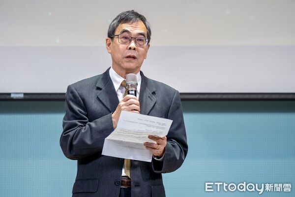 ▲政大金融系系友會理事長江永裕致詞,期望深化產學合作並支持學生接軌資產管理實務。(圖/金英講座提供)