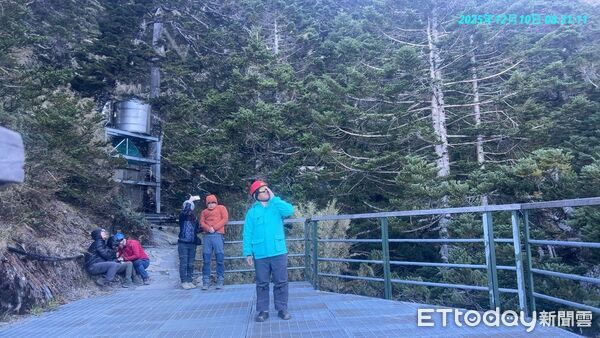 ▲▼一對夫妻登玉山時高山症發作 ,請求救援。(圖/記者高堂堯翻攝)