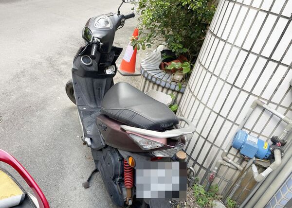 ▲桃園警方查出詹姓男子竊取機車代步使用數小時後,隨即棄置不用。(圖/桃園警分局提供)