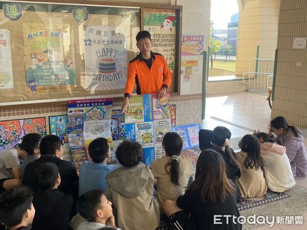 ▲下營消防分隊進入東興國小向師生宣導防災觀念,內容包含冬季常見居家危險因子。(記者林東良翻攝,下同)