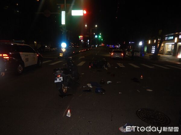 ▲36歲女駕撞上兩機車,釀成1死1傷。(圖/記者許權毅翻攝)