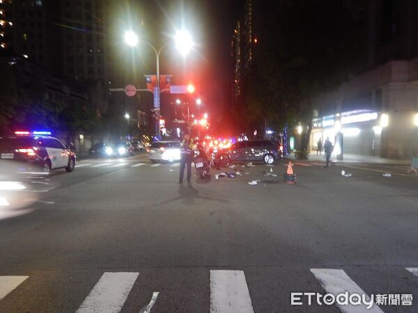 ▲36歲女駕撞上兩機車,釀成1死1傷。(圖/記者許權毅翻攝)