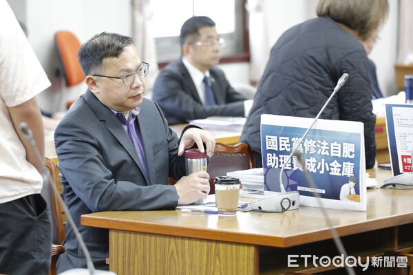 ▲▼司法法制委員會明邀請法務部、審計部、行政院主計總處等就「八百萬助理費變成小金庫,立法院組織法恐成自肥法案?」進行專題報告,並審查委員許智傑等23人擬具「立法院公費助理任用法草案」案。(圖/記者湯興漢攝)