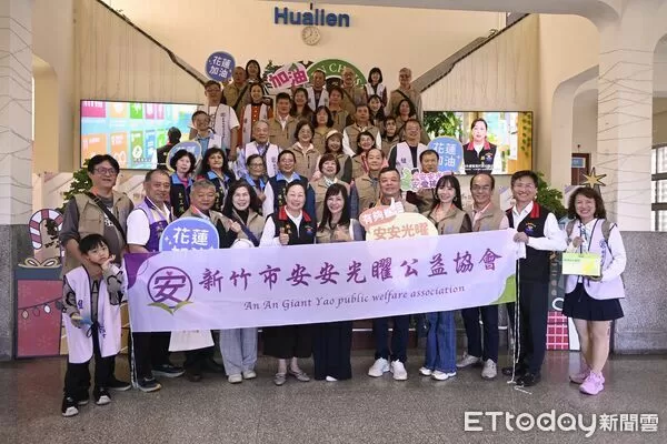 ▲▼光曜公益協會向光復國小提供冬夏季運動服及厚外套,總值新台幣36萬6千元。(圖/花蓮縣政府提供,下同)