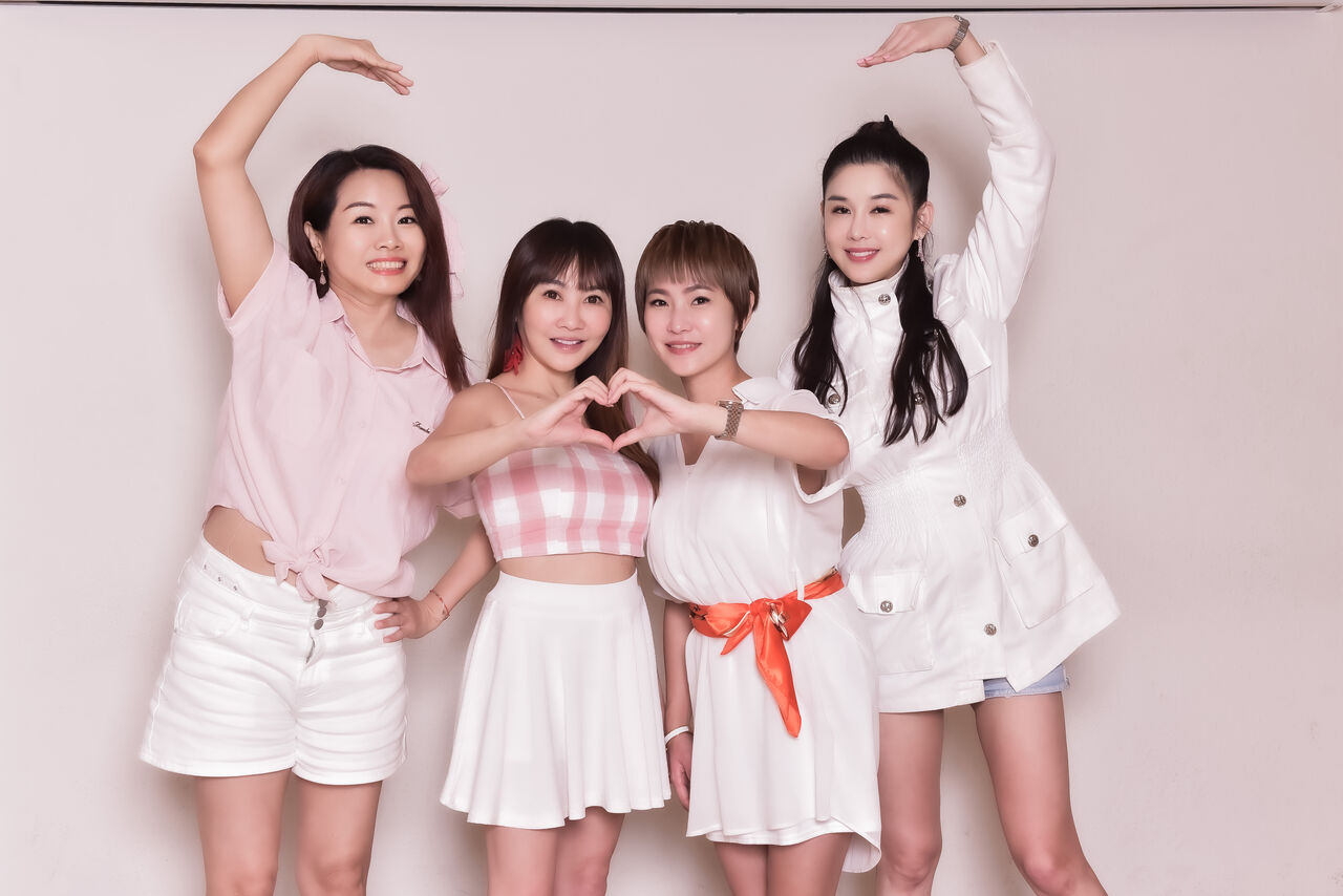 ▲▼王宥忻打造熟齡女團F40。(圖/《女神愛啪啪》提供)