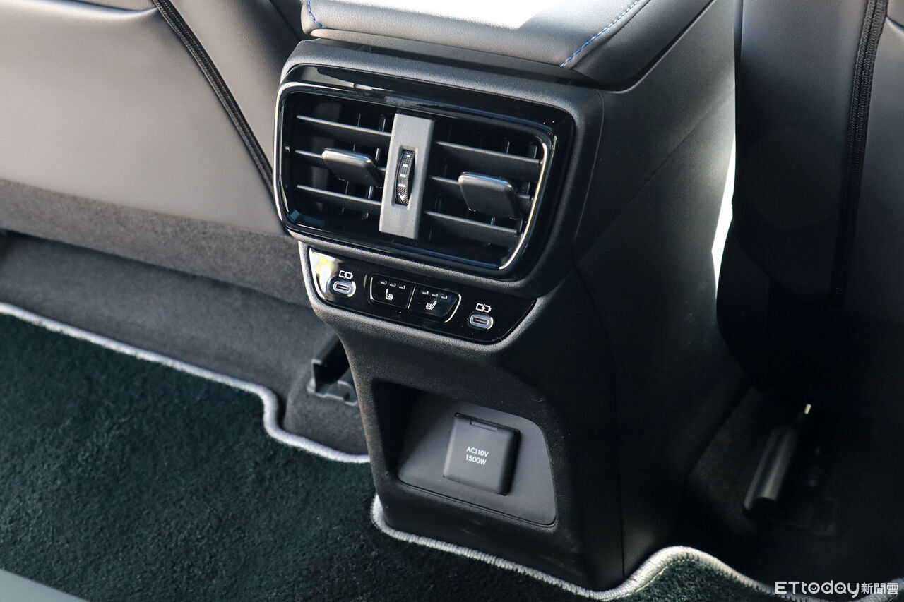 ▲215萬起!Lexus「全新RZ電動休旅」開賣+試駕 線控方向盤超帥。(圖/記者張慶輝攝)