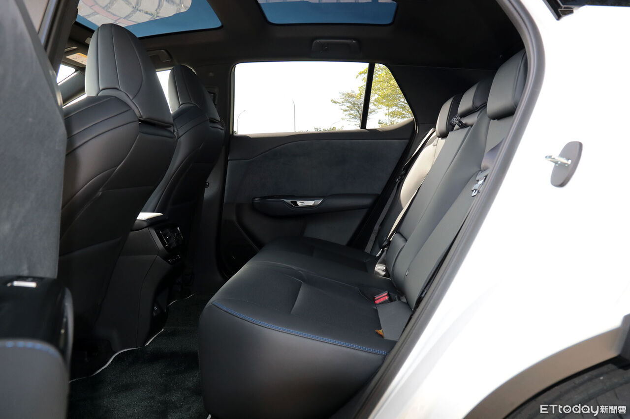 ▲215萬起!Lexus「全新RZ電動休旅」開賣+試駕 線控方向盤超帥。(圖/記者張慶輝攝)