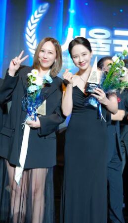 ▲▼ Mavis瑪菲司合影偶像宋智孝。(圖/菲娛樂文創提供)