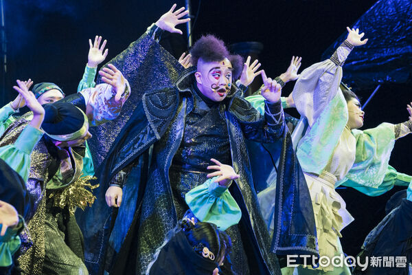 ▲▼ 紙風車藝術卡車開進竹崎,歌仔戲演出明晚熱鬧登場 。(圖/嘉義縣政府提供)