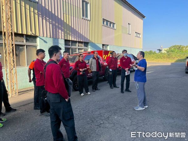 ▲台南市消防局第三大隊率六分隊前往西港南寶科技踏勘廠區安全,逐點檢視高風險設施。(記者林東良翻攝,下同)