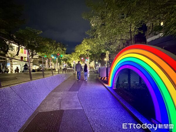 ▲2025心中山線形公園耶誕點燈。(圖/記者彭懷玉攝)