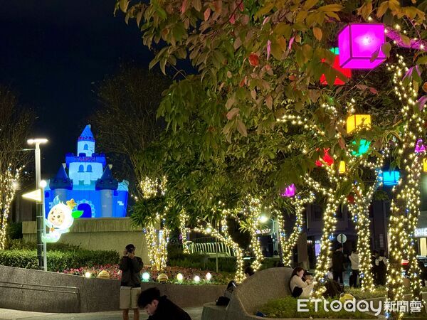 ▲2025心中山線形公園耶誕點燈。(圖/記者彭懷玉攝)