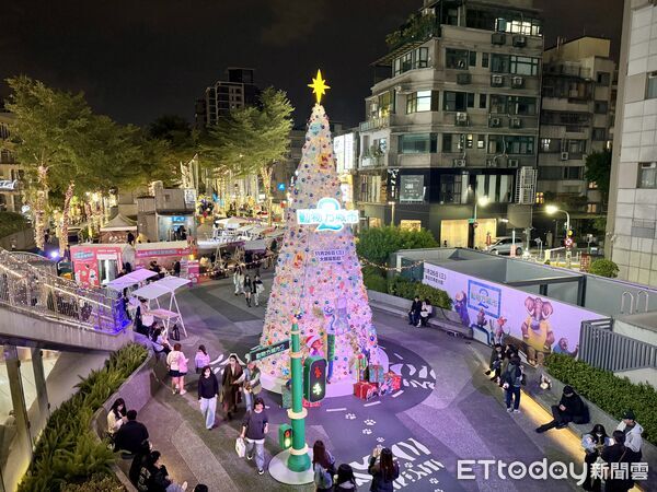 ▲2025心中山線形公園耶誕點燈。(圖/記者彭懷玉攝)