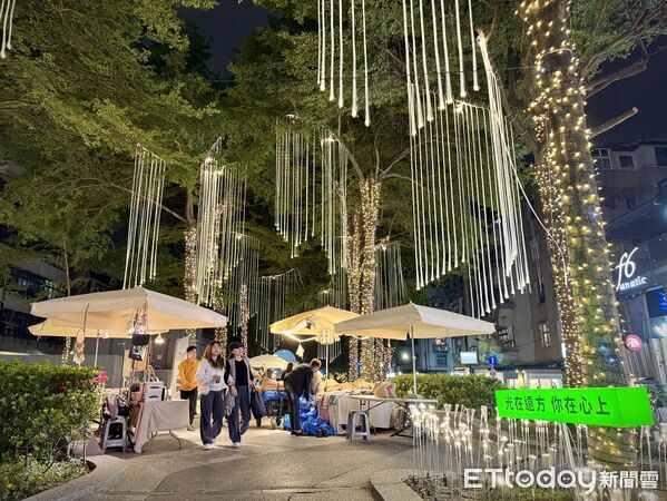 ▲2025心中山線形公園耶誕燈飾。(圖/記者彭懷玉攝)