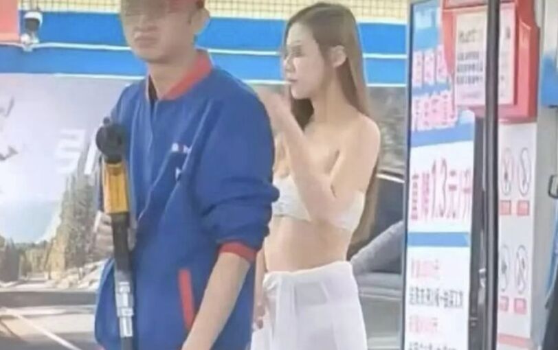 ▲廣東江門一處加油站安排穿著清涼的模特兒站台促銷活動,引起外界熱議。(圖/翻攝微博)