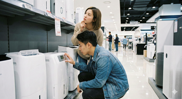 ▲消費者,購買家電,大家電,小家電,購買情境。(圖/AI生成)