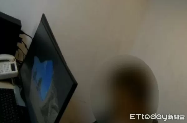 ▲桃園警方與友軍在詐騙車手曾男出境時將他逮捕,並移請偵辦。(圖/桃園警分局提供、下同)