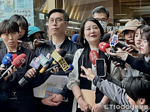 ▲▼賴清德與民進黨51位立委便當會,鍾佳濱、吳思瑤會後受訪。(圖/記者許靖騏攝)