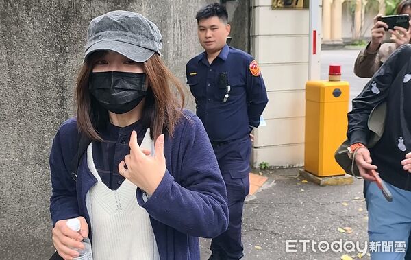 ▲▼台北市議會前「甜心議員」林穎孟,告前夫、現任誠泰文教基金會董事長林致光涉嫌家暴,12日出庭後受訪,眼眶泛淚。(圖/記者黃哲民攝)