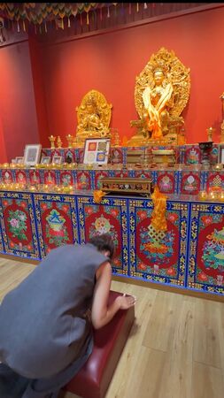 獨家/誤喊財神名遭懲?丟丟妹突忽冷忽熱想哭 直播當場靈異斷線