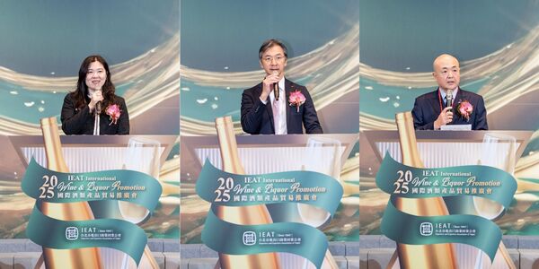 ▲IEAT理事長黃教漳(中)、經濟部國貿署副署長陳佩利 (左)、日本台灣交流協會會長片山和之(右)致開幕詞。(圖/IEAT提供)