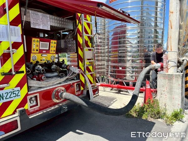 ▲台南市消防局將消防水源測試器材全面配發至53個外勤單位,提高未登記工廠審核效率。(記者林東良翻攝,下同)