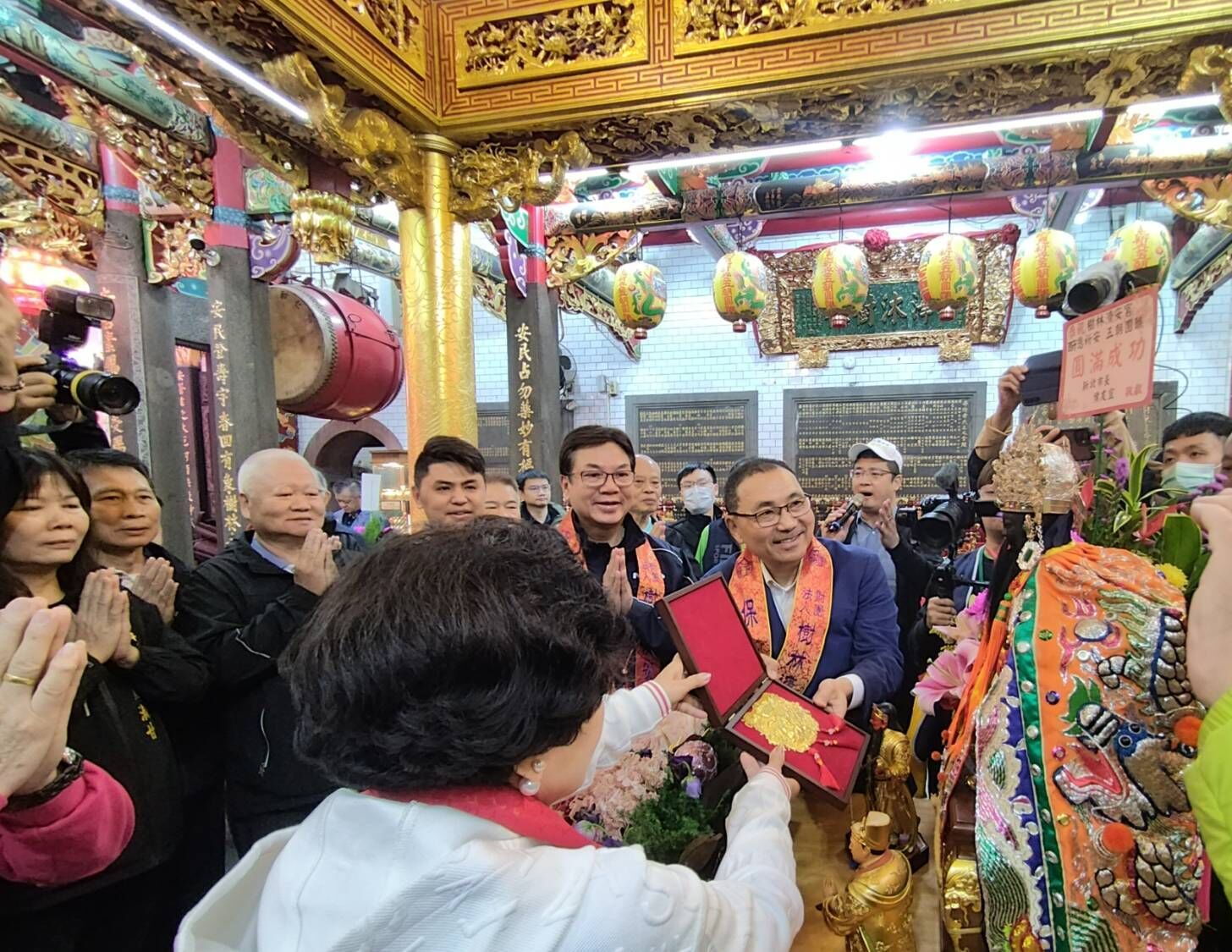 ▲南北保生大帝齊聚樹林賜福 侯友宜參拜。(圖/新北市民政局提供)